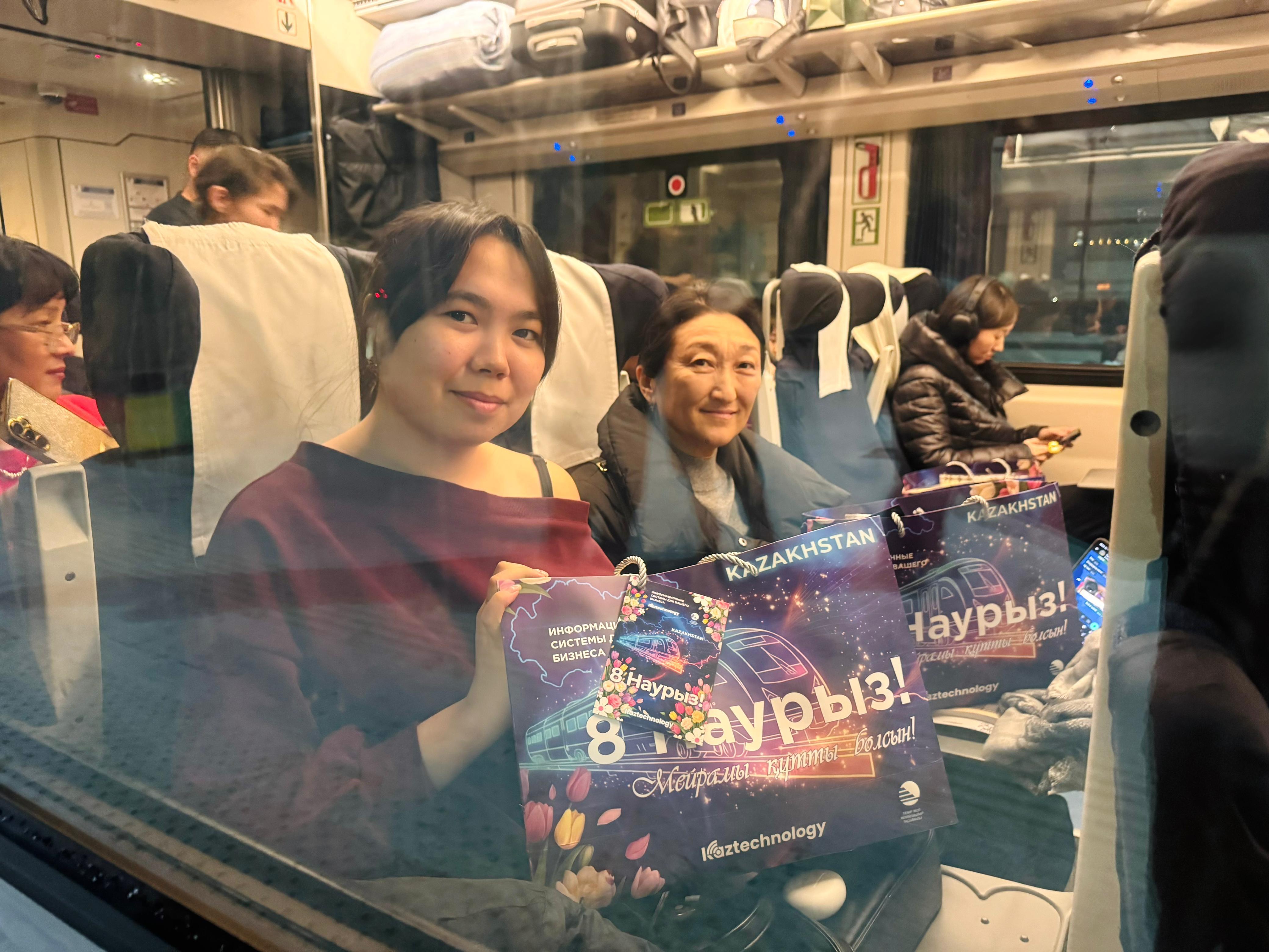 В поездах Национального перевозчика более тысячи женщин начали поздравлять с 8 Марта