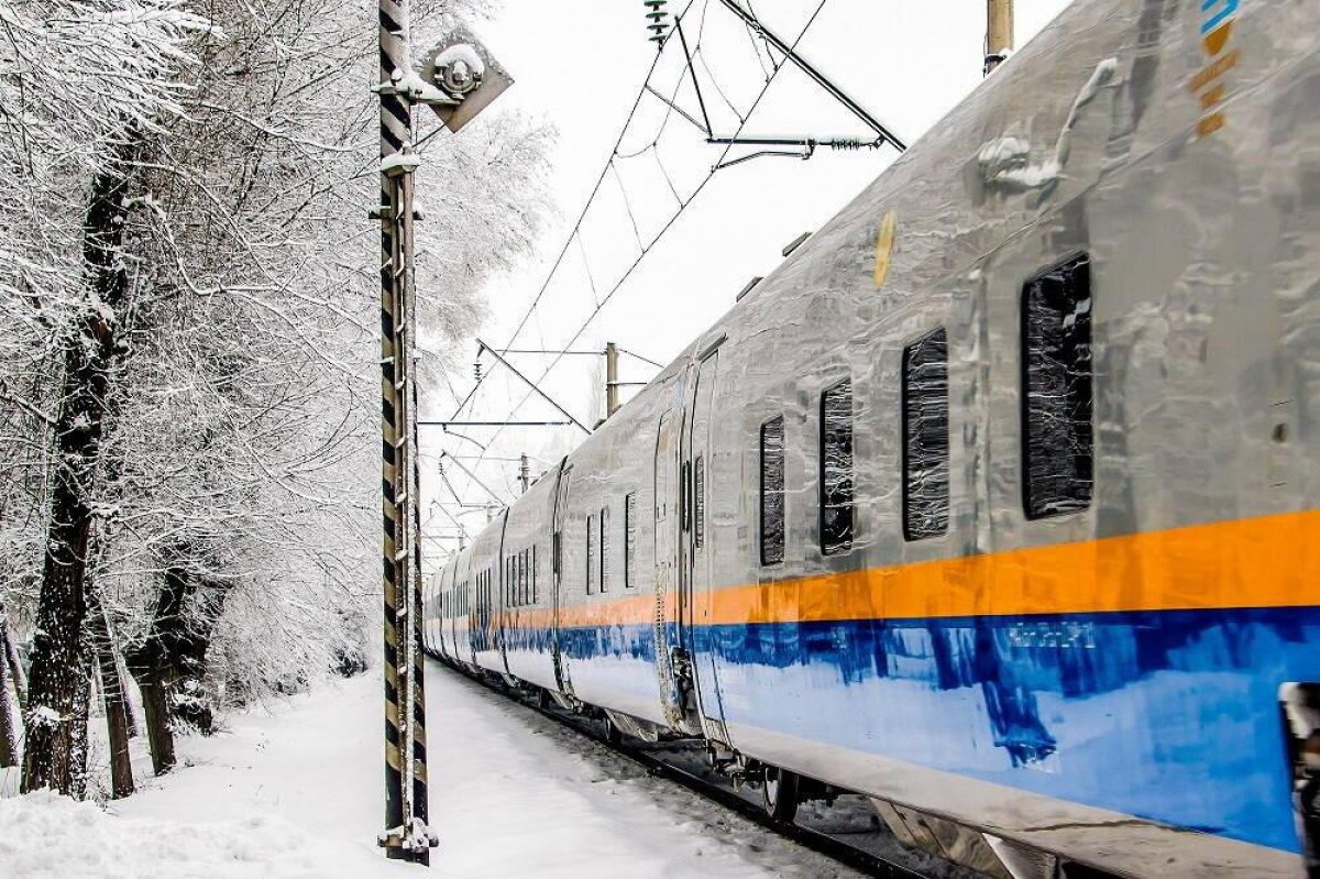 Более 200 человек  эвакуировали пассажирским поездом в преддверии   Нового года