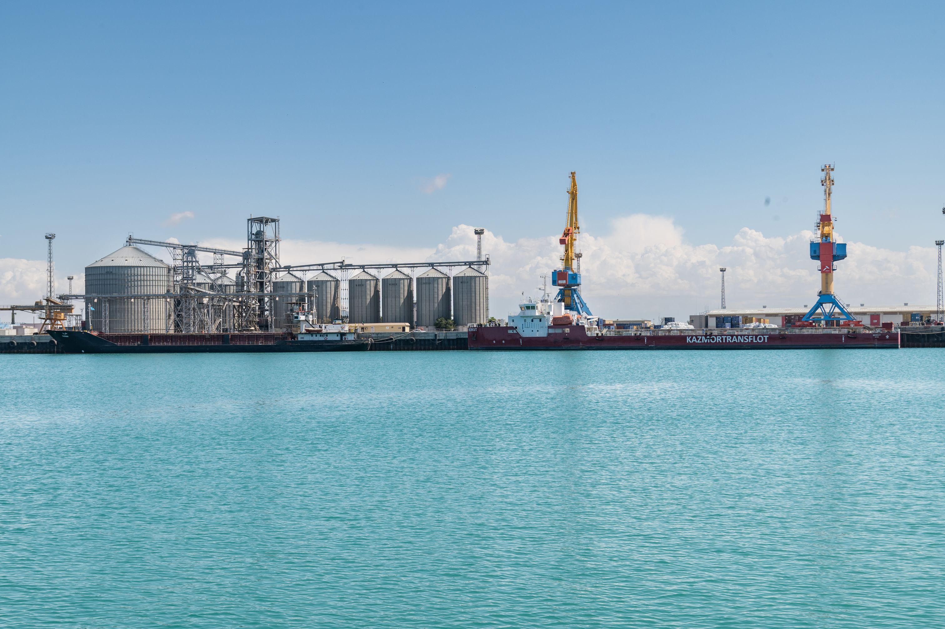 В 2 раза выросла перевалка контейнеров через порт Актау по ТМТМ в январе этого года