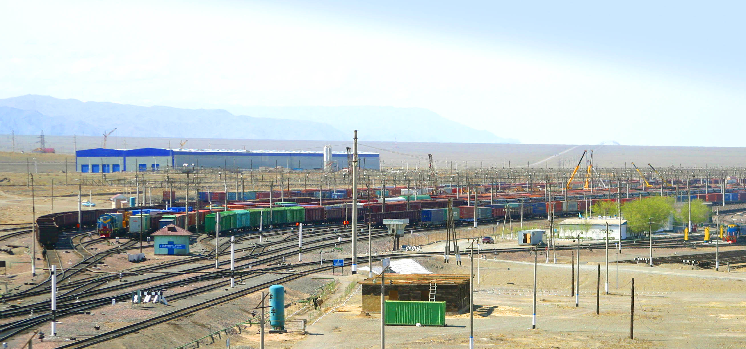 Между Казахстаном и Китаем значительно вырос суточный обмен грузовых поездов