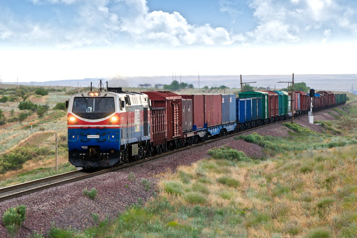 Свыше 10 тыс.  тонн гуманитарной помощи доставлено железнодорожным транспортом в пострадавшие регионы