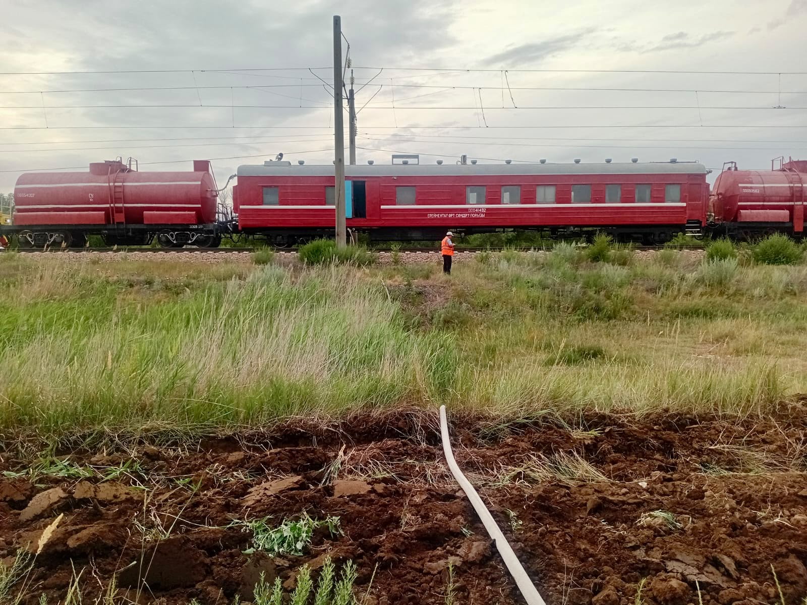 ҚТЖ-ның өрт сөндіру пойыздары Ақмола және Павлодар облыстарындағы дала өрттерін сөндіруге қатысты