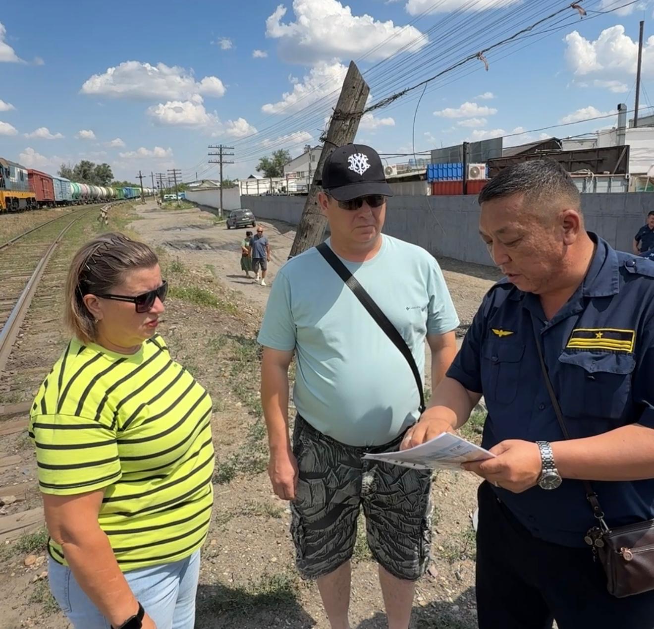 Семейде жүргізушілер мен жаяу жүргіншілерге темір жолдағы қауіпсіздік ережелері туралы ескертілді