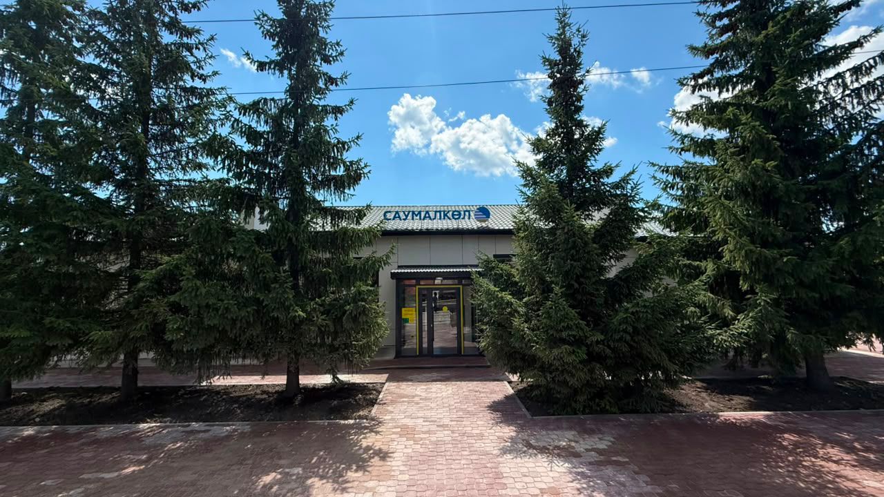 Жаңаесіл және Саумалкөл теміржол вокзалдары қайта жөндеуден кейін ашылды
