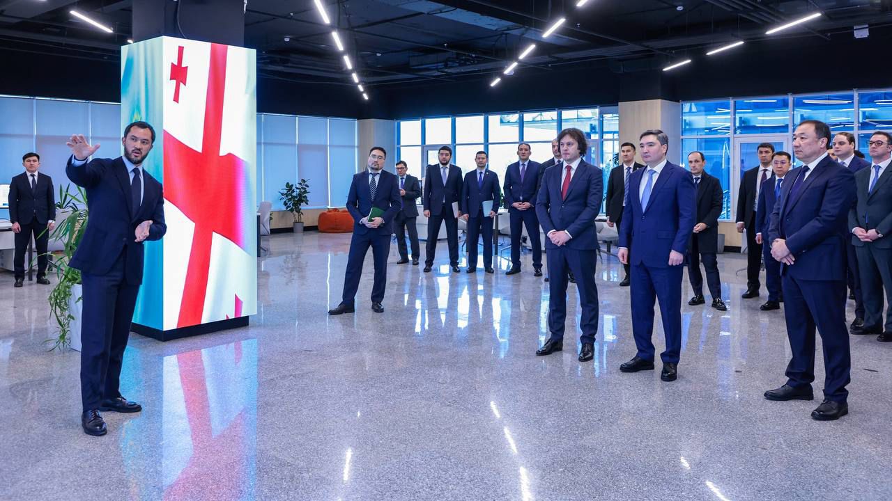 Премьер-министры Казахстана и Грузии ознакомились с цифровыми решениями в области железнодорожных перевозок