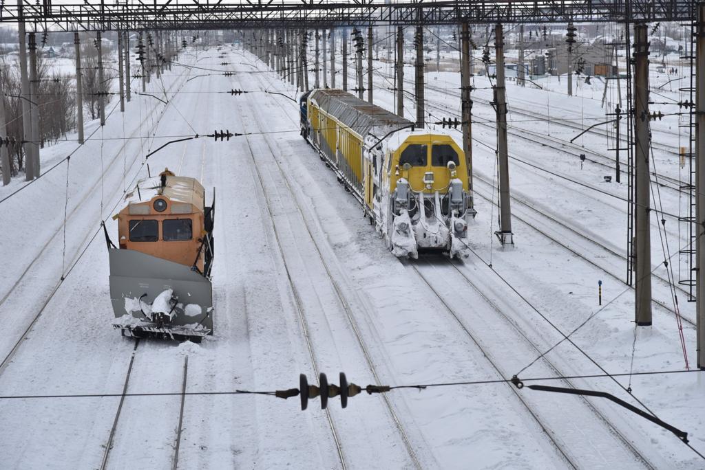 281 единиц специальной техники будут расчищать от снега железнодорожные пути