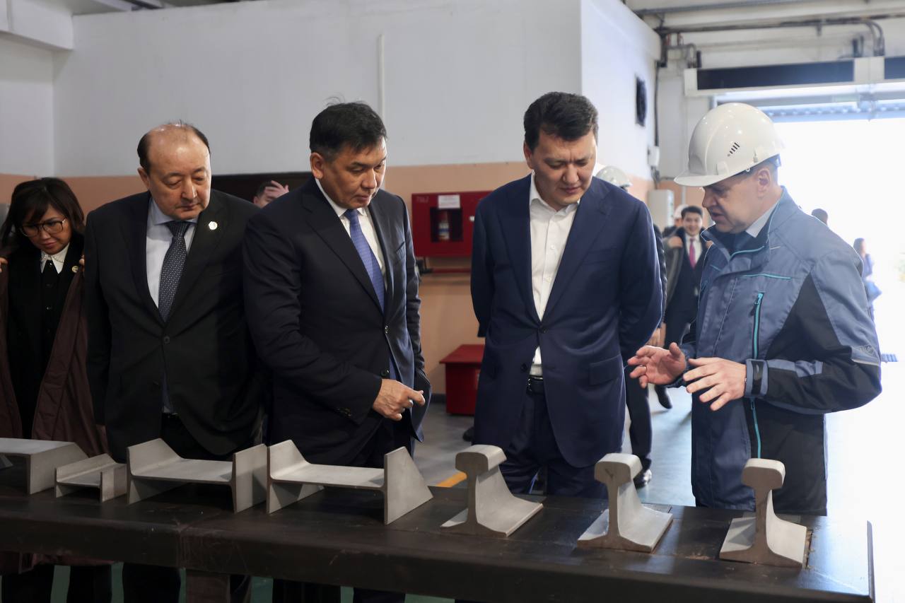 Железнодорожники Актобе обсудили конституционную реформу с участием Государственного советника и общественности