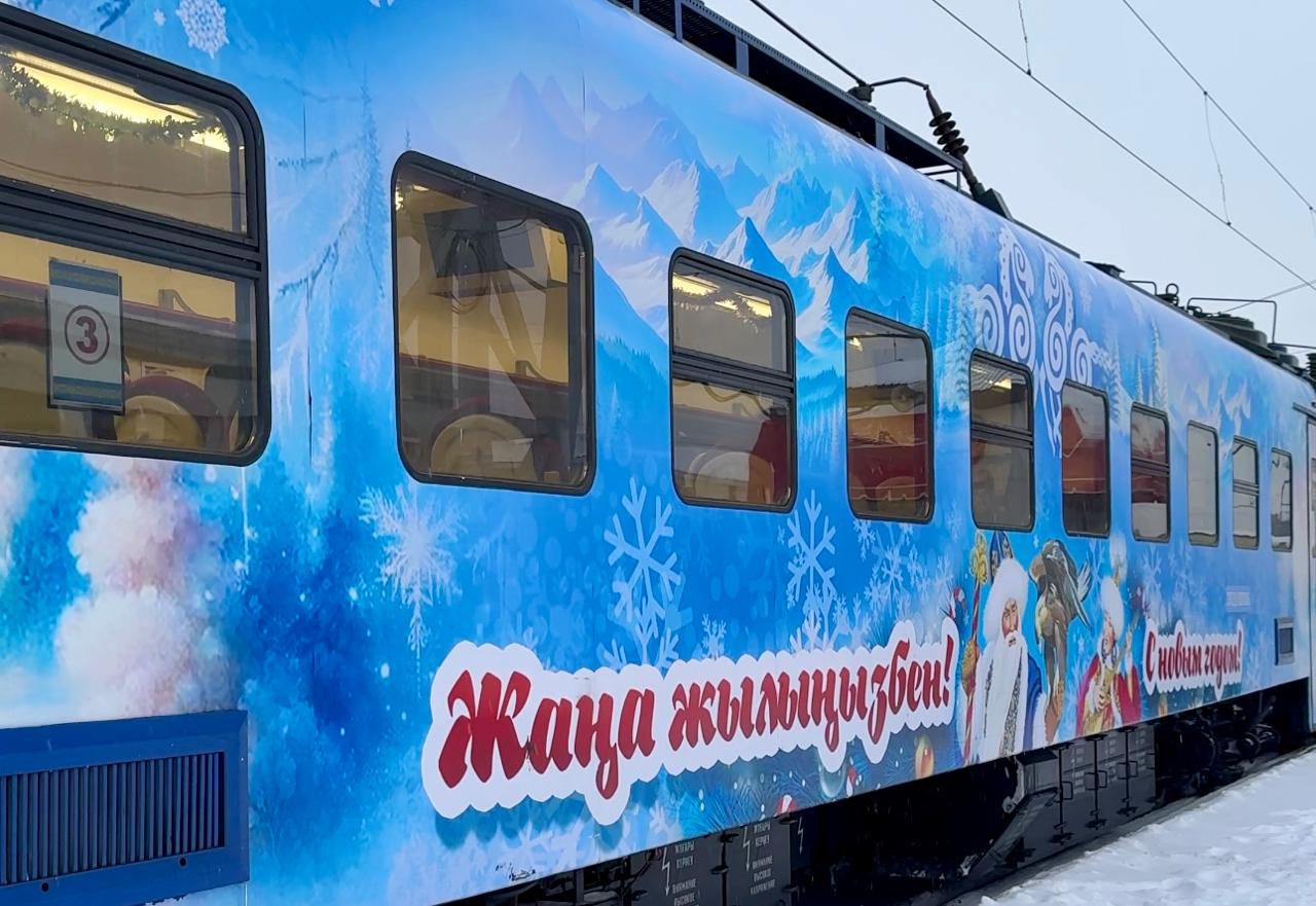 Новогодний электропоезд начал курсировать из столицы по маршрутам в Атбасар и Кокшетау