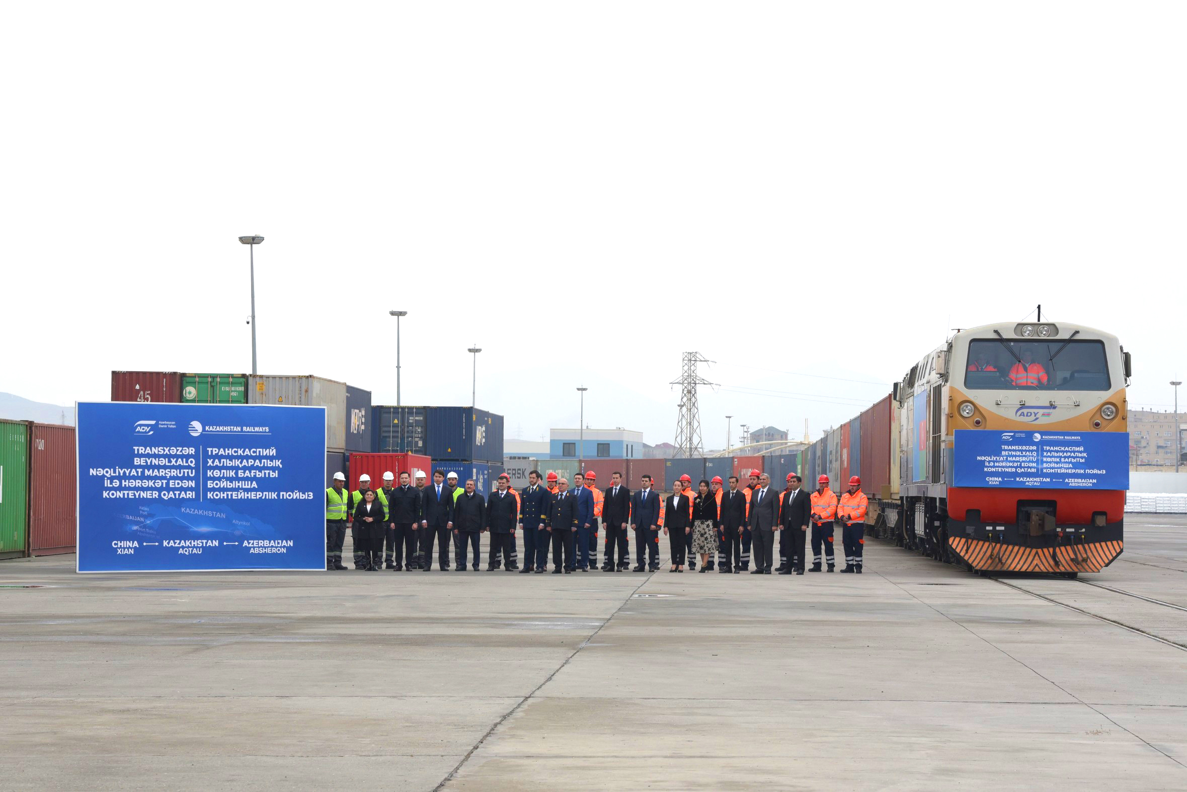 Контейнерный поезд из казахстанского терминала в Сиане прибыл в Азербайджан за 11 дней